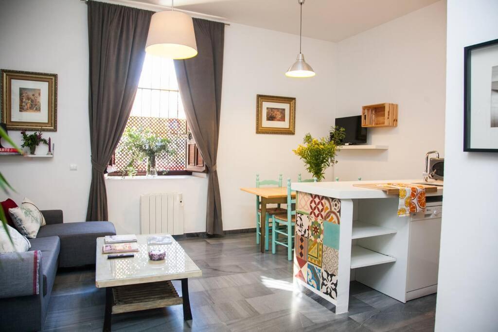 Beautiful Silent Apartment Private Parking セビリア エクステリア 写真