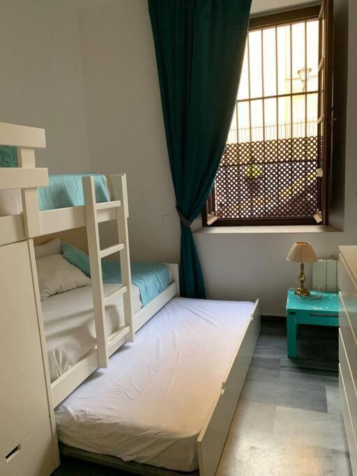Beautiful Silent Apartment Private Parking セビリア エクステリア 写真